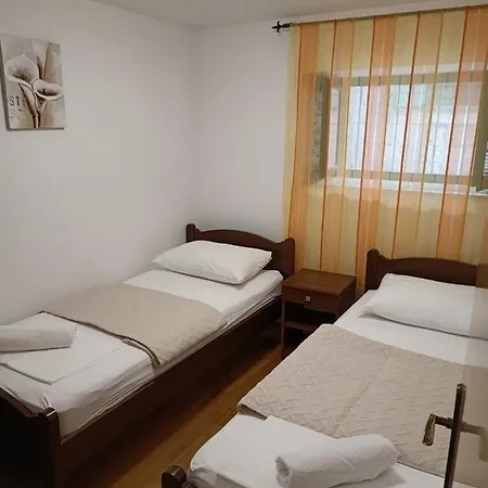 Apartment Dujas *